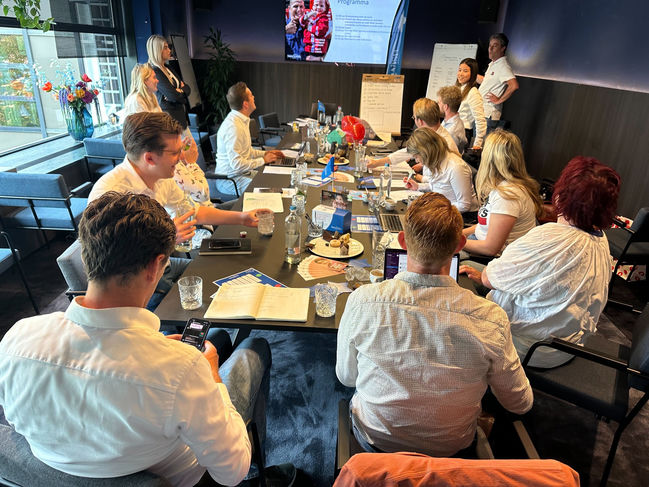 ITsPeople team aan het werk tijdens de Business Challenge werksessie